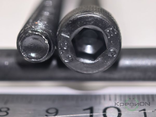 Винт с цилиндрической головкой и внутренним шестигранником DIN 912 М8х130 12.9 без покрытия — фото