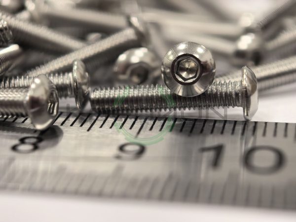 Винт с полукруглой головкой и внутренним шестигранником ISO 7380-1 / ГОСТ 28963-91 М3х16 Нерж А2-70 — фото
